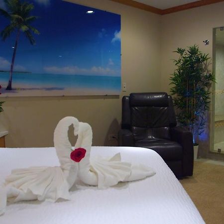 Sybaris Pool Suites Northbrook - Adults Only เกลนวิลล์ ภายนอก รูปภาพ