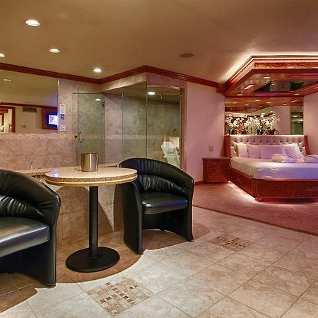 Sybaris Pool Suites Northbrook - Adults Only เกลนวิลล์ ภายนอก รูปภาพ
