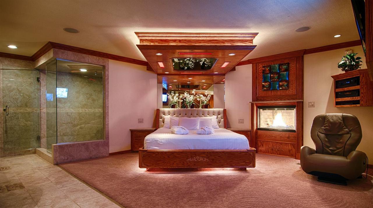 Sybaris Pool Suites Northbrook - Adults Only เกลนวิลล์ ภายนอก รูปภาพ